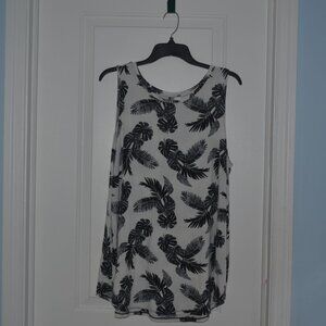 Pre owned Old Navy Luxe tank top in black and white tropical floral print , XL